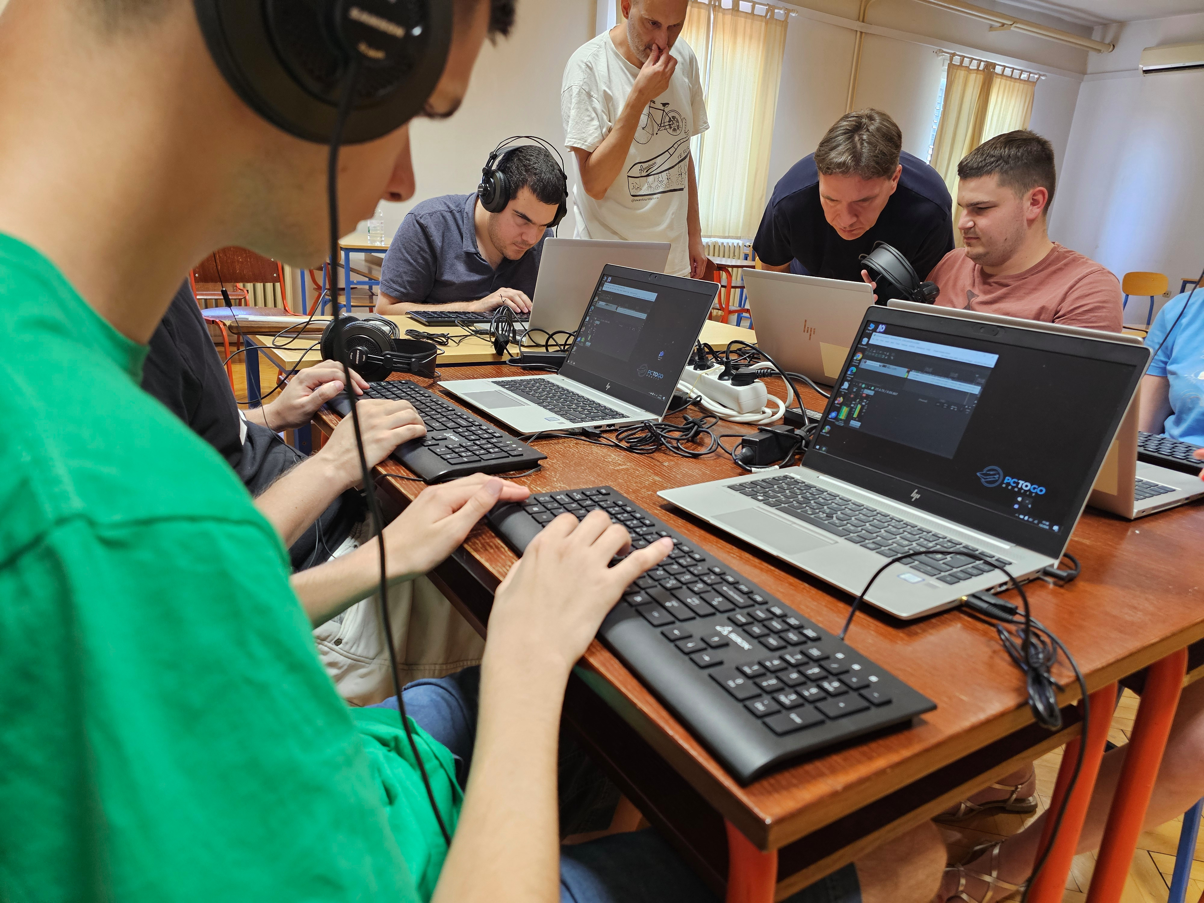 Mladi na ljetnoj školi