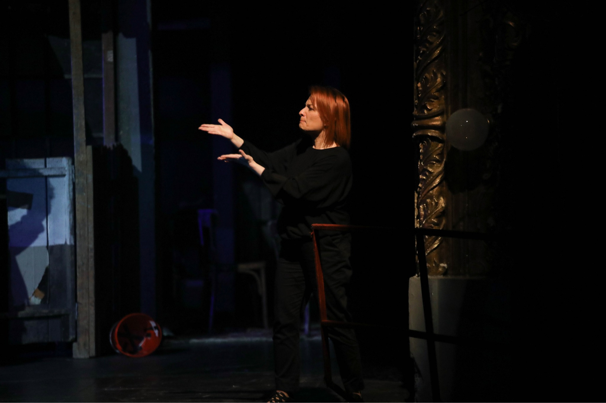 Tumač znakovnog jezika na pozornici